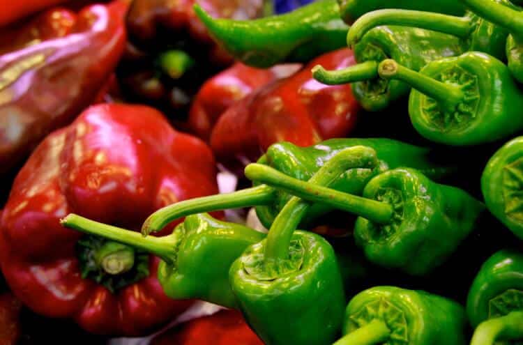 Red Pepper Vs. Green Pepper: PepperScale Showdown - PepperScale