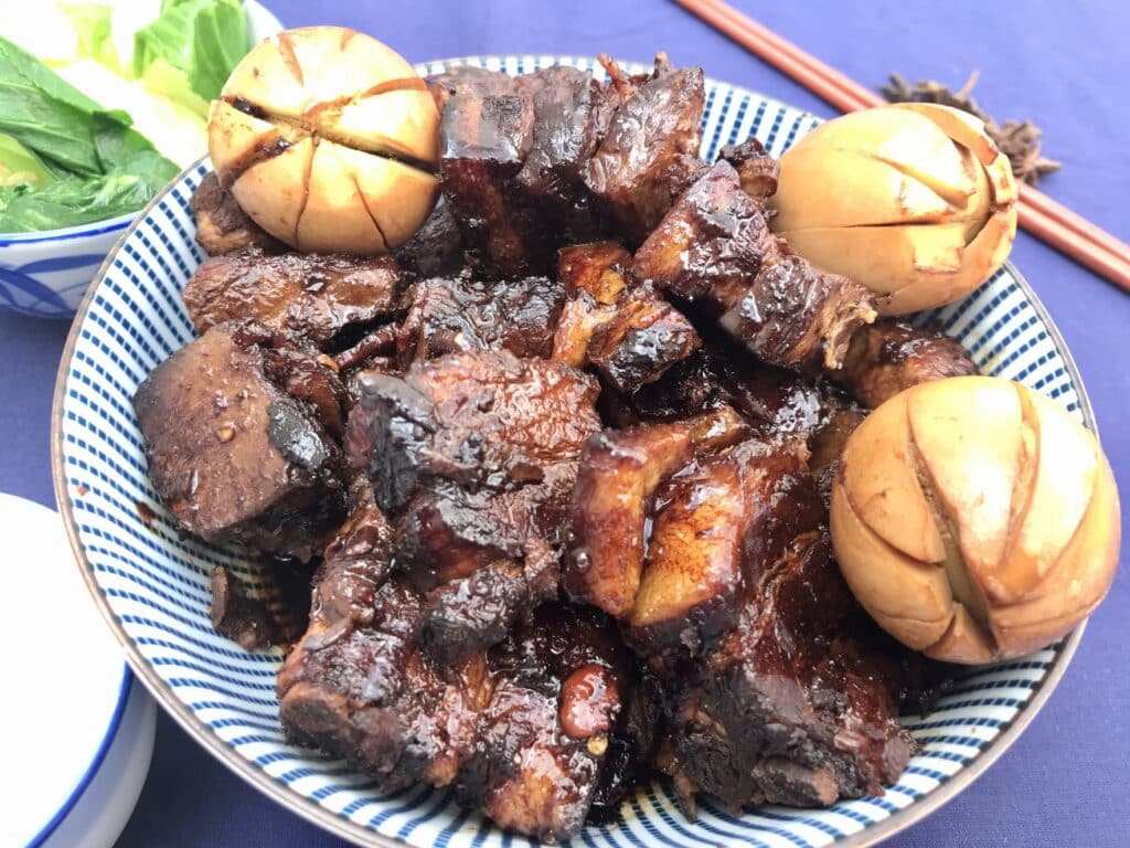 Hong shao rou (spicy red braised pork belly)