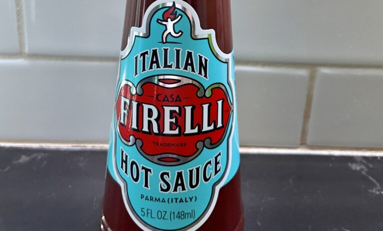 Casa Firelli Hot Sauce label